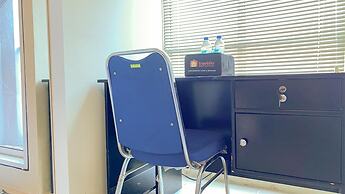 Homey And Best Place Studio Tifolia Apartment