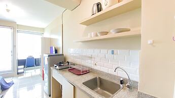 Good Place And Tidy Studio Tifolia Apartment