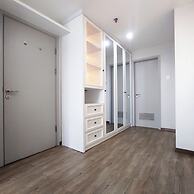 Modern And Comfortable Living At 2Br Grand Sungkono Lagoon Apartment