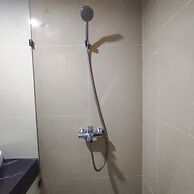 Modern And Comfortable Living At 2Br Grand Sungkono Lagoon Apartment