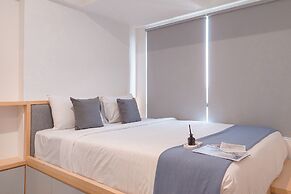 Best Place And Elegant Studio Collins Boulevard Apartment