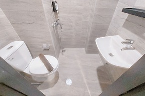 Best Place And Elegant Studio Collins Boulevard Apartment