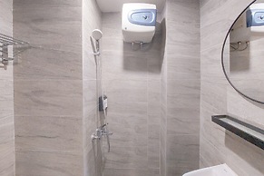 Best Place And Elegant Studio Collins Boulevard Apartment