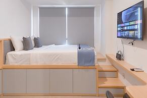 Best Place And Elegant Studio Collins Boulevard Apartment