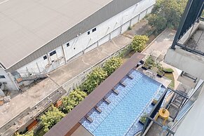 Modern Look Studio Apartment At Azalea Suites