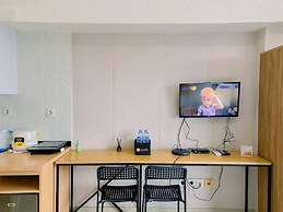 Restful And Minimalist Studio Springlake Summarecon Bekasi Apartment