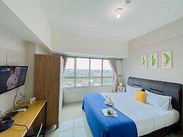Restful And Minimalist Studio Springlake Summarecon Bekasi Apartment