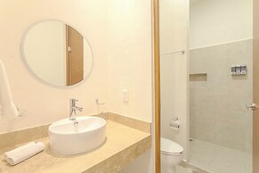 Stylish Condo with Premium Amenities