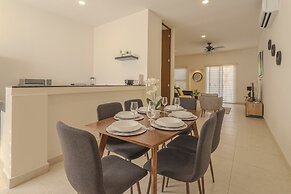 Stylish Condo with Premium Amenities