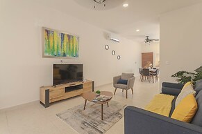 Stylish Condo with Premium Amenities