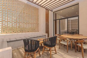 Stylish Condo with Premium Amenities