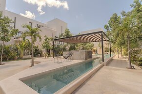 Stylish Condo with Premium Amenities