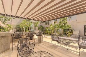 Stylish Condo with Premium Amenities