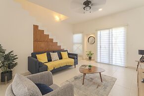 Stylish Condo with Premium Amenities