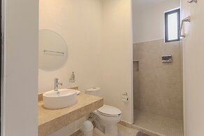 Stylish Condo with Premium Amenities