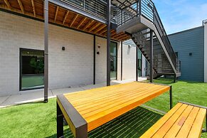 2-Bedroom East Austin Condo-Free Parking