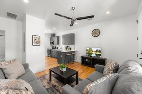 2-Bedroom East Austin Condo-Free Parking