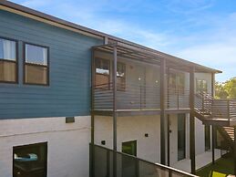 2-Bedroom East Austin Condo-Free Parking