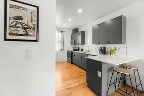 2-Bedroom East Austin Condo-Free Parking