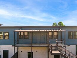 2-Bedroom East Austin Condo-Free Parking