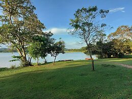 Gagees Lake View Cabana