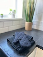 NEW 4 Double Bedrooms Large House