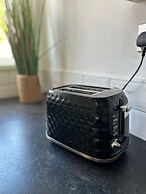 NEW 4 Double Bedrooms Large House