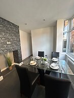 NEW 4 Double Bedrooms Large House