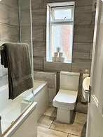 NEW 4 Double Bedrooms Large House