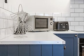 Central 1BD Free Underground Parking