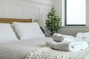 Central 1BD Free Underground Parking