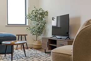 Central 1BD Free Underground Parking