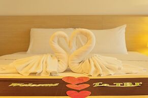 Romantic Beach Bar Fine Dining Swim c109