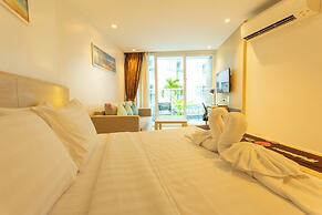 Romantic Beach Bar Fine Dining Swim c109