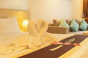 Romantic Beach Bar Fine Dining Swim c109