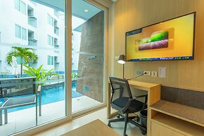 Romantic Beach Bar Fine Dining Swim c109