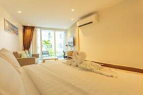 Romantic Beach Bar Fine Dining Swim c109