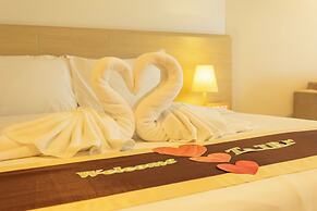 Romantic Beach Bar Fine Dining Swim c109