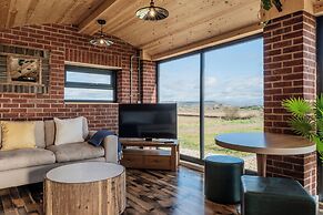 Brick Barn - Luxury Barn by River Avon
