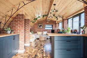 Brick Barn - Luxury Barn by River Avon