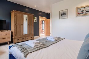 Brick Barn - Luxury Barn by River Avon