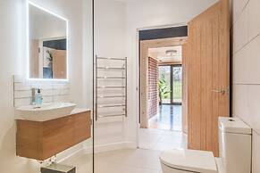 Brick Barn - Luxury Barn by River Avon