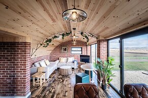 Brick Barn - Luxury Barn by River Avon