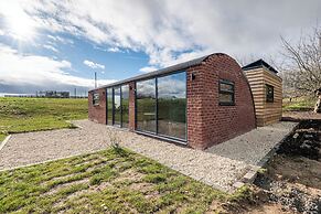 Brick Barn - Luxury Barn by River Avon
