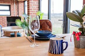 Brick Barn - Luxury Barn by River Avon