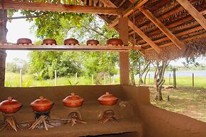 Lake Front Cottage & Restaurent