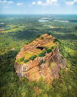 Lake Front Cottage & Restaurent