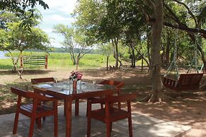 Lake Front Cottage & Restaurent