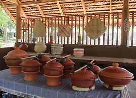 Lake Front Cottage & Restaurent