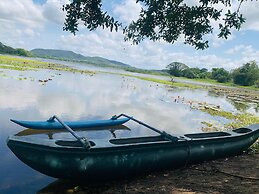 Lake Front Cottage & Restaurent